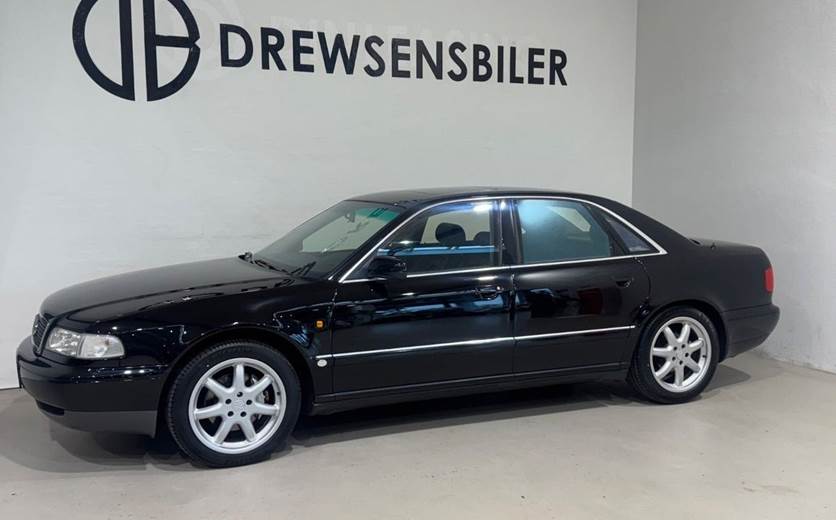 Audi A8 3,7 quattro aut.