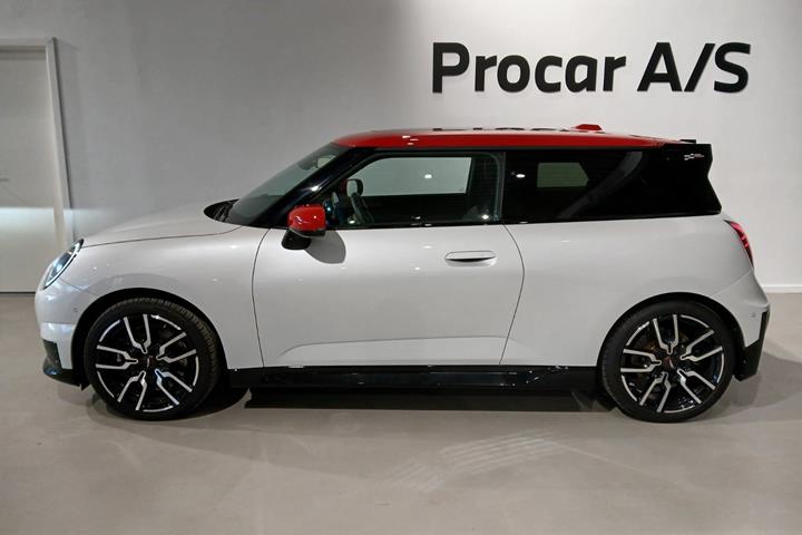 Hvid Mini Cooper SE fra 2024