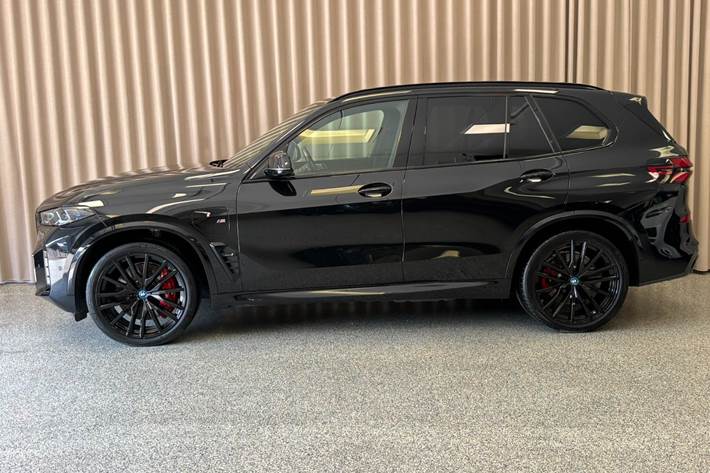 Sort BMW X5 fra 2024