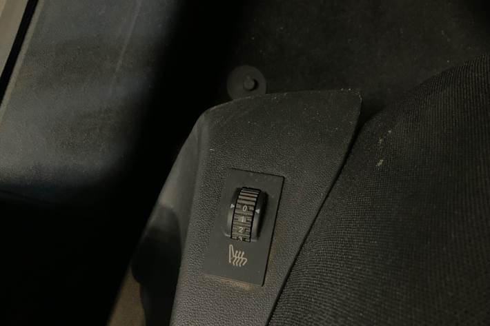 Grå Peugeot 208 fra 2018
