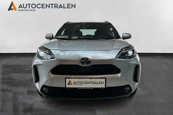 Sølv Toyota Yaris Cross fra 2024