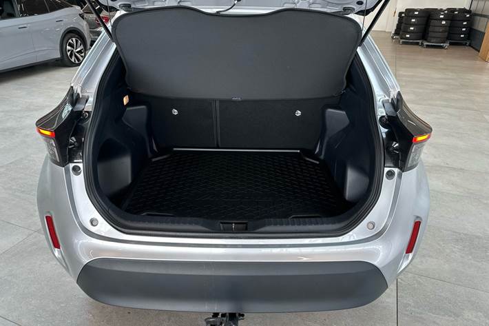 Sølv Toyota Yaris Cross fra 2024