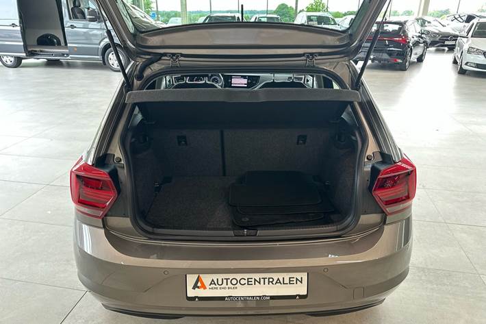 Grå VW Polo fra 2019