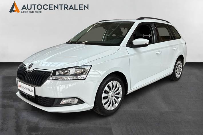 Hvid Skoda Fabia fra 2021 set udefra