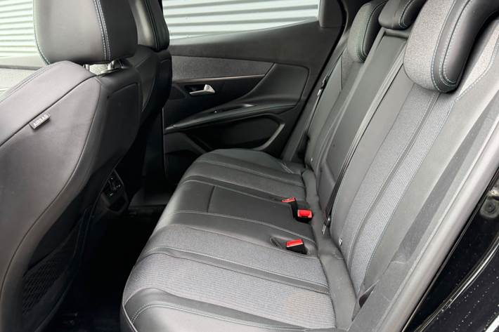 Sort Peugeot 3008 fra 2021