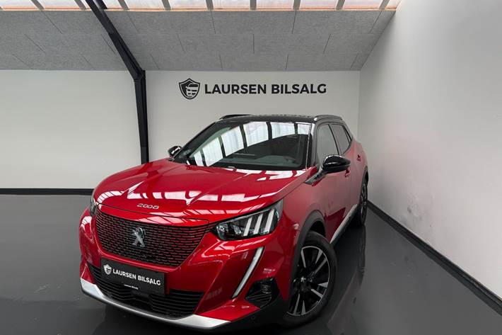 Rød Peugeot e-2008 fra 2021