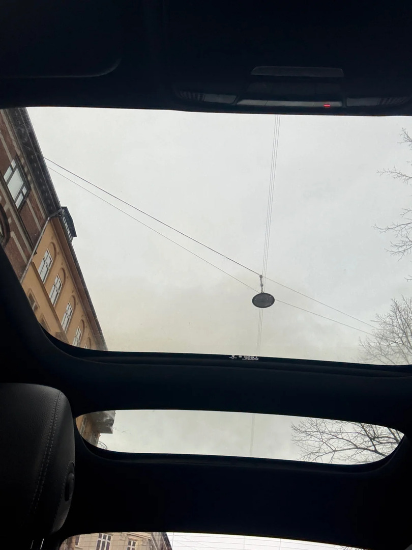 Sort Mercedes E220 d fra 2019