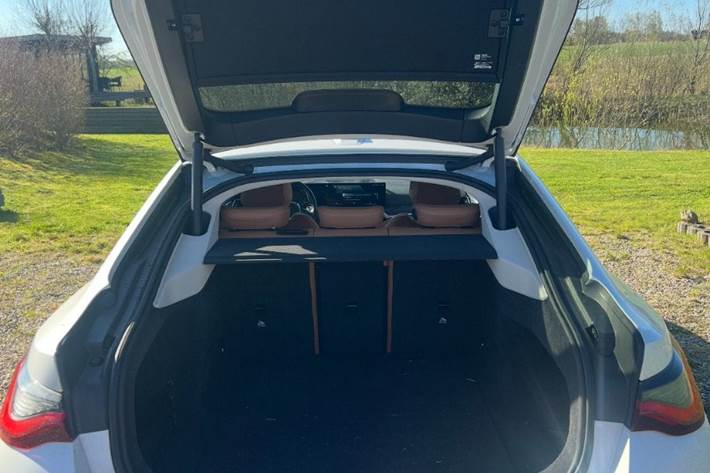 Hvid BMW i4 fra 2023