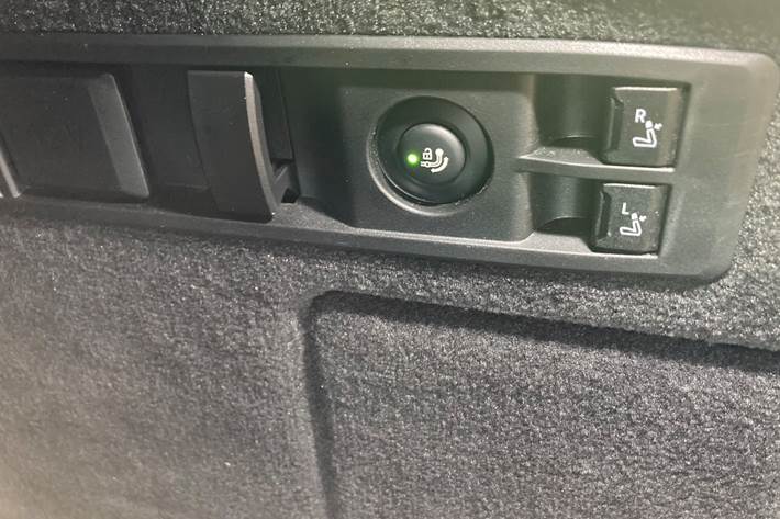 Blå BMW iX fra 2025