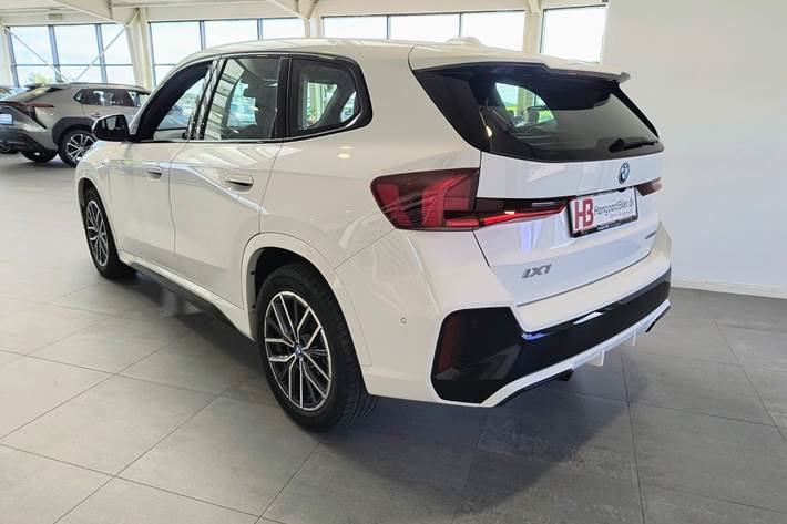 Hvid BMW iX1 fra 2024