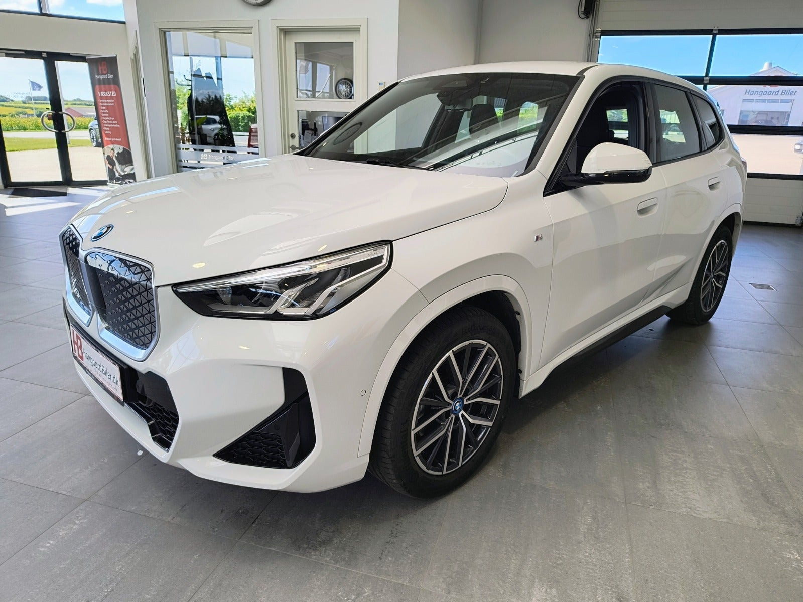 Hvid BMW iX1 fra 2024