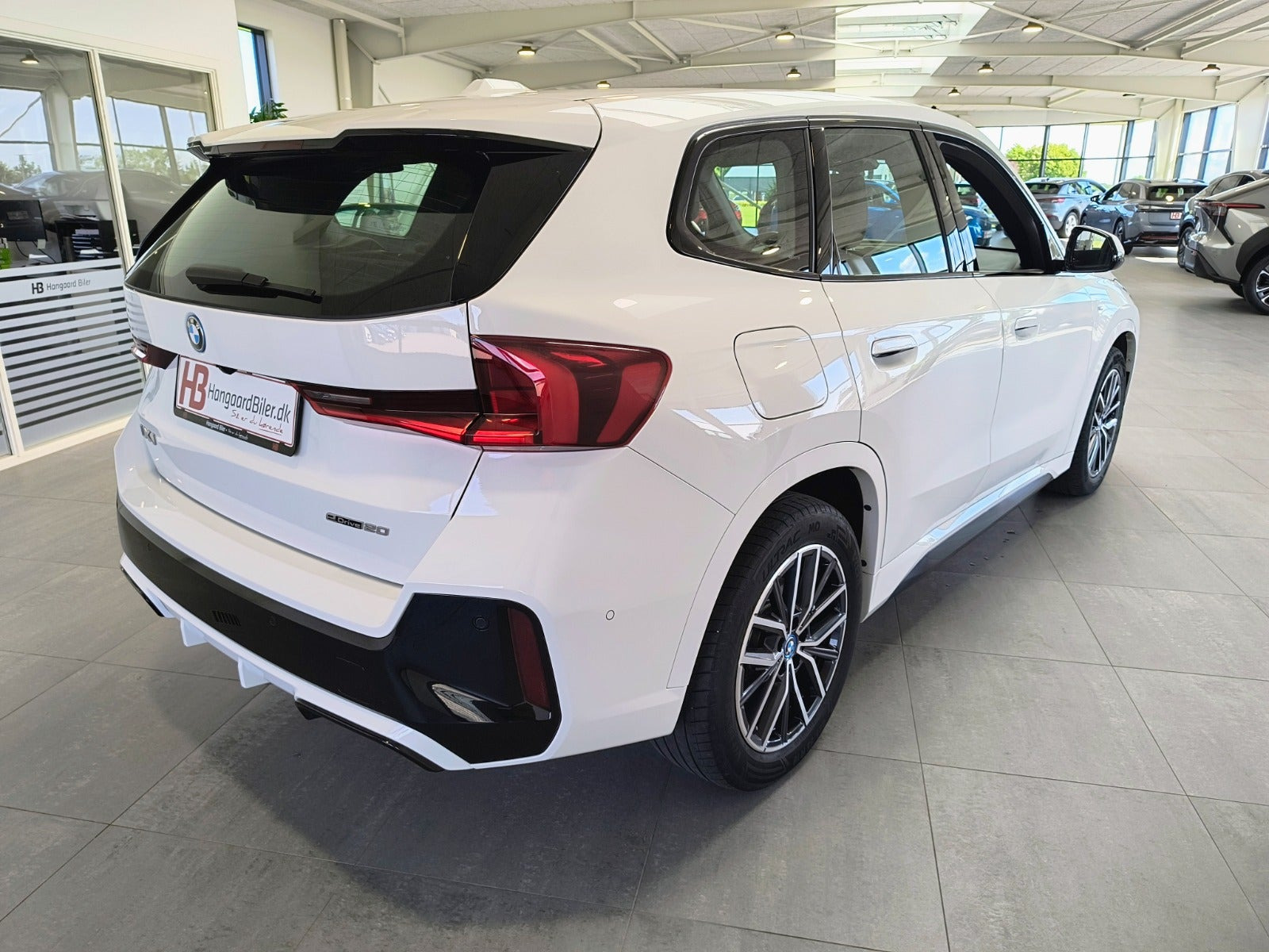 Hvid BMW iX1 fra 2024