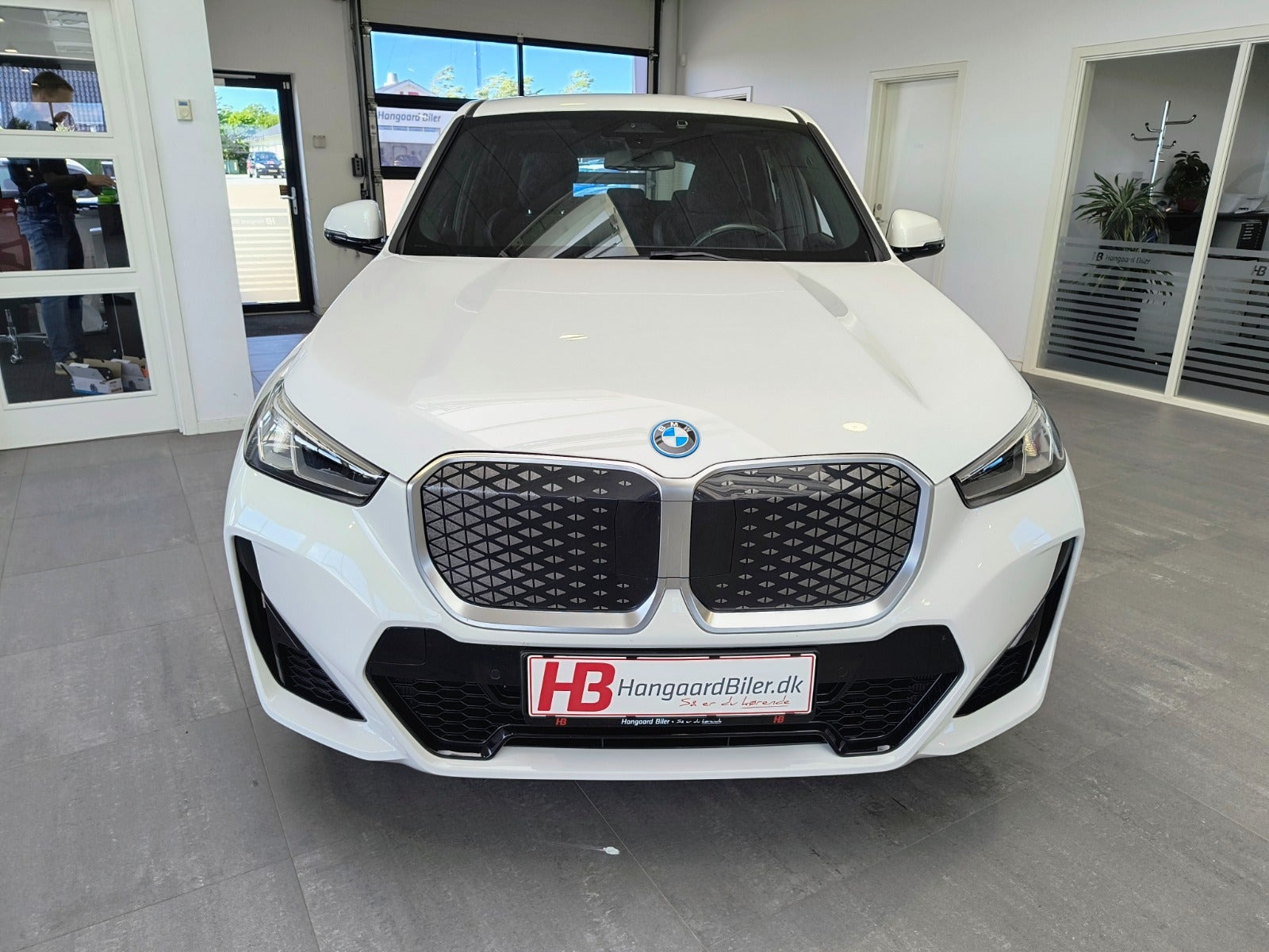 Hvid BMW iX1 fra 2024