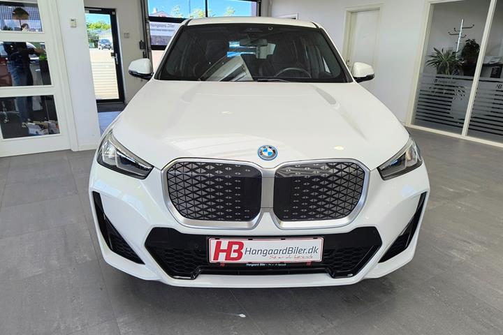 Hvid BMW iX1 fra 2024