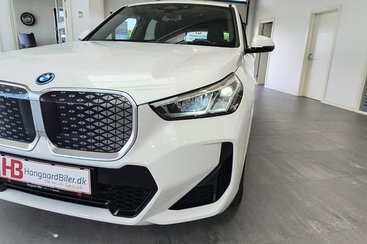 Hvid BMW iX1 fra 2024
