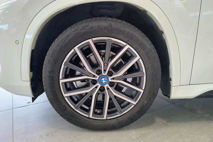 Hvid BMW iX1 fra 2024