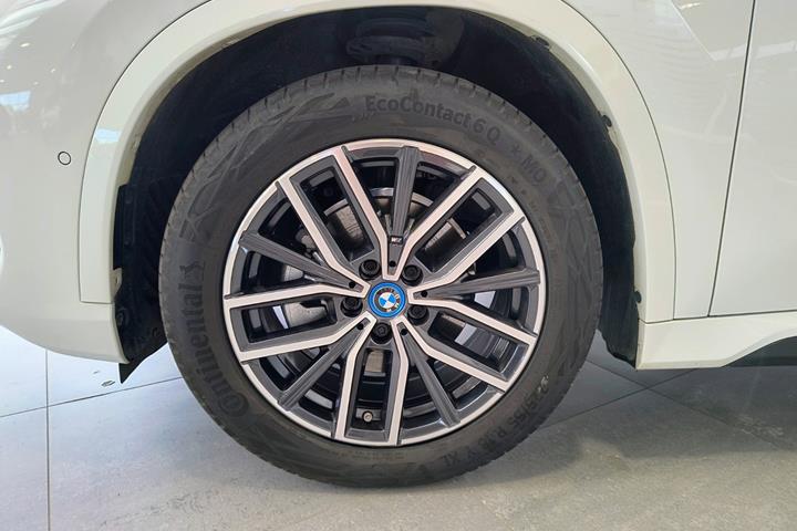 Hvid BMW iX1 fra 2024