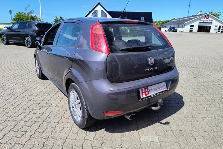 Grå Fiat Punto fra 2017