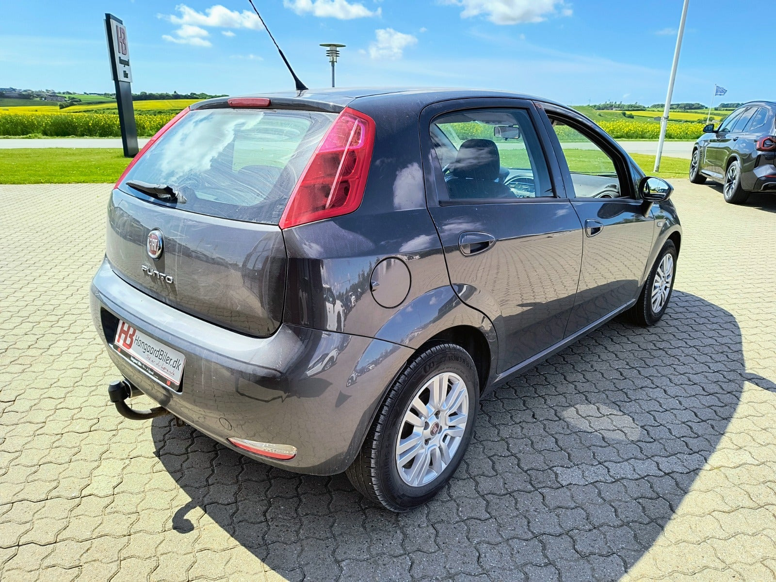 Grå Fiat Punto fra 2017