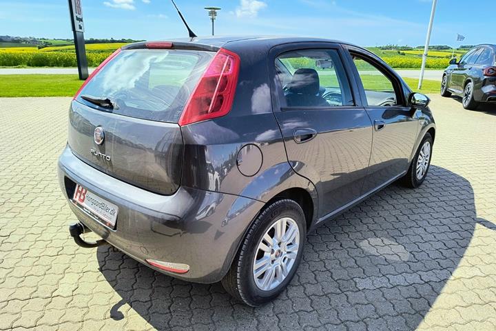 Grå Fiat Punto fra 2017