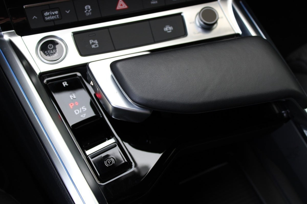 Sølv Audi e-tron fra 2022