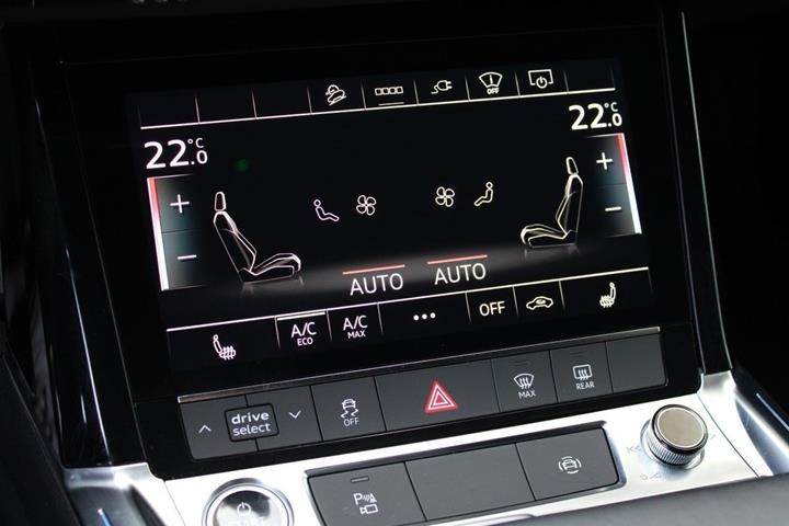 Sølv Audi e-tron fra 2022