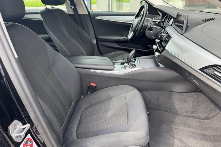 Sort BMW 520d fra 2017