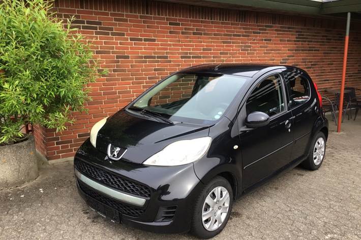 Sort Peugeot 107 fra 2010