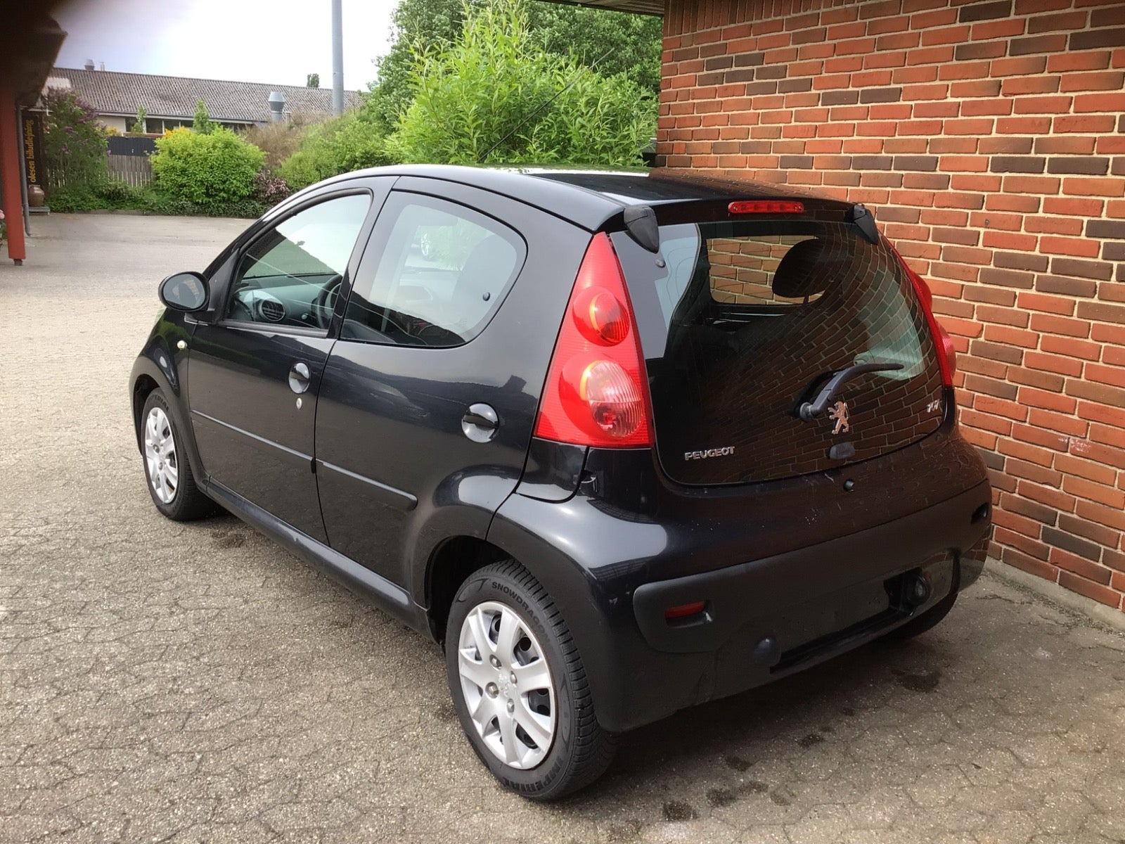 Sort Peugeot 107 fra 2010
