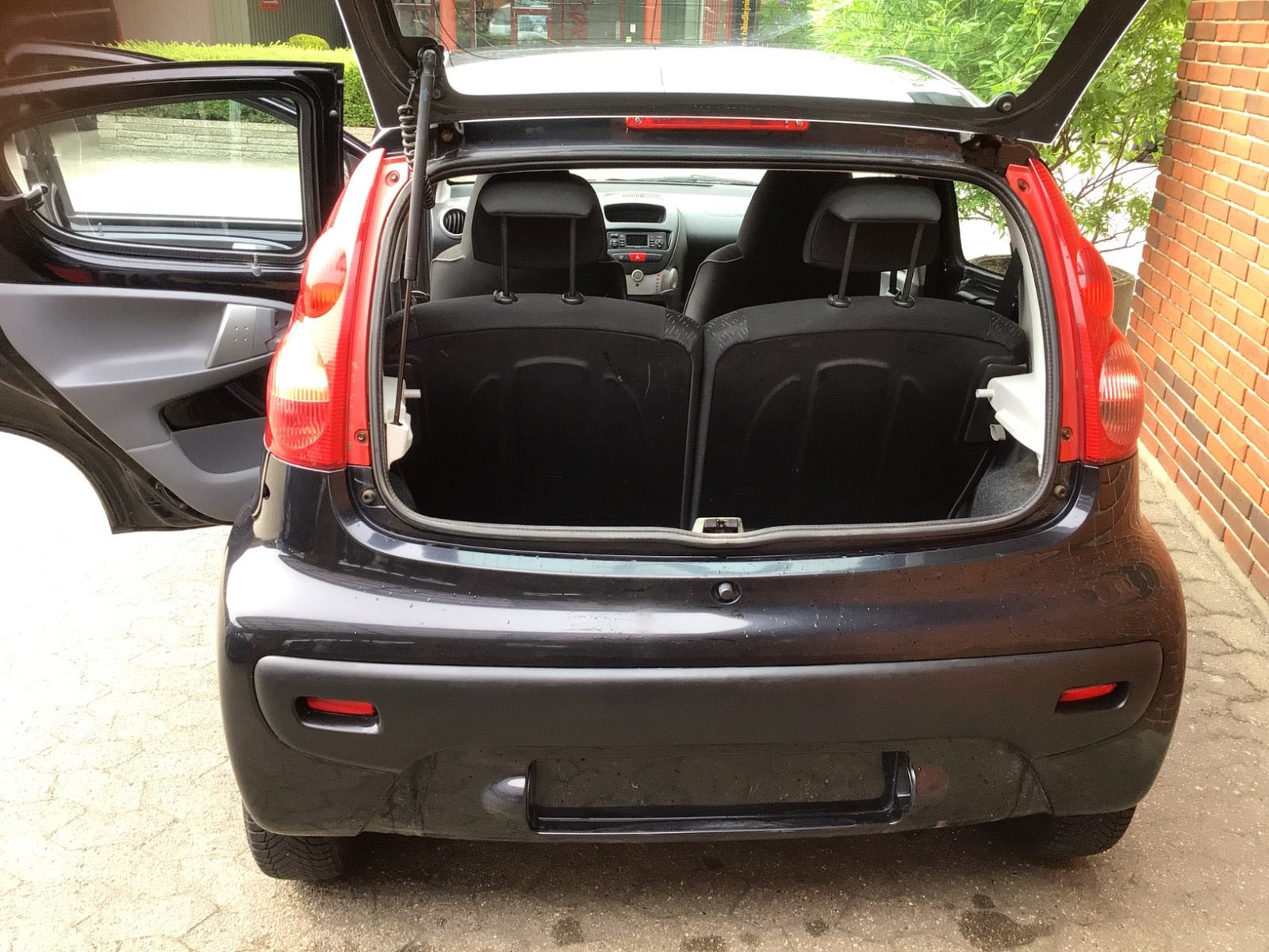 Sort Peugeot 107 fra 2010