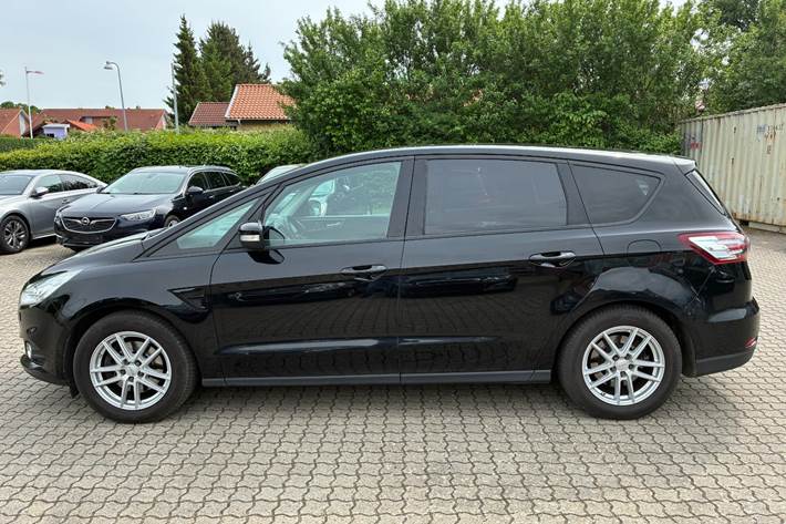 Sort Ford S-MAX fra 2016
