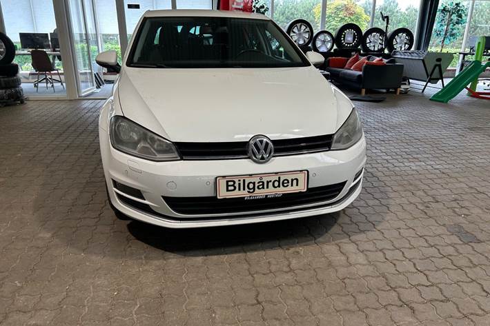Hvid VW Golf VII fra 2014