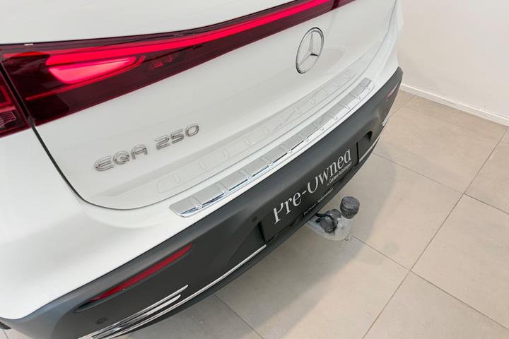 Hvid Mercedes EQA250 fra 2025