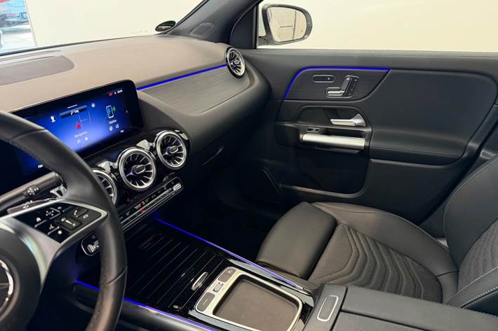 Hvid Mercedes EQA250 fra 2025