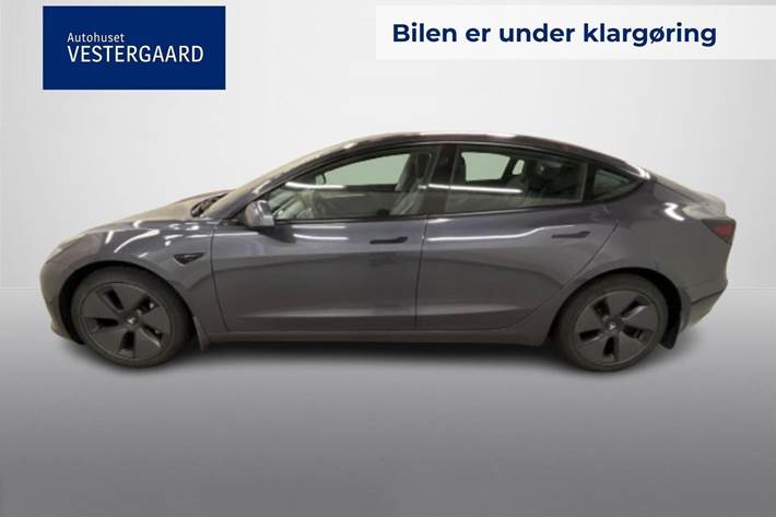 Hvid Tesla Model 3 fra 2021