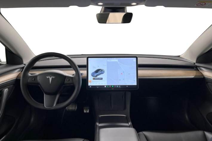 Hvid Tesla Model 3 fra 2021