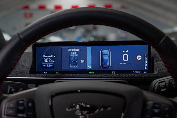 Hvid Ford Mustang Mach-E fra 2023