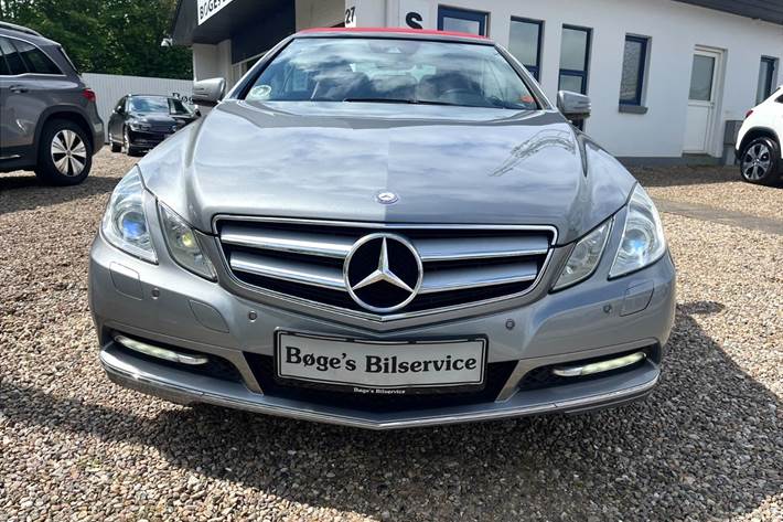 Grå Mercedes E350 fra 2011