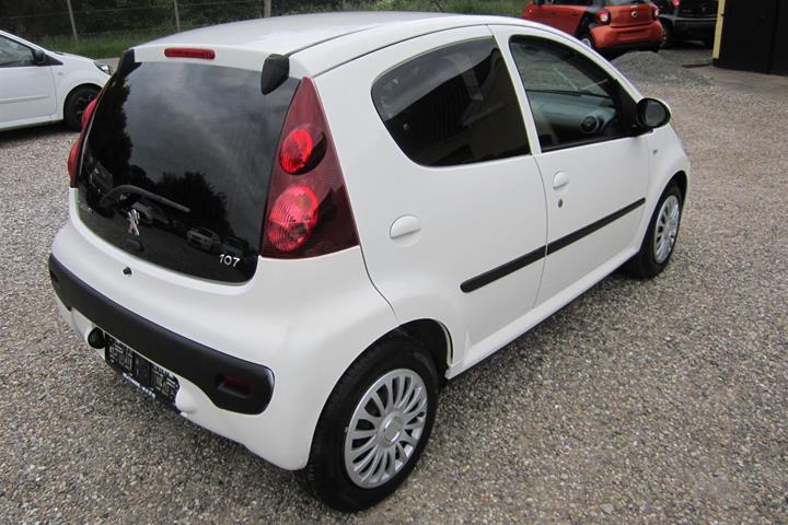 Hvid Peugeot 107 fra 2013