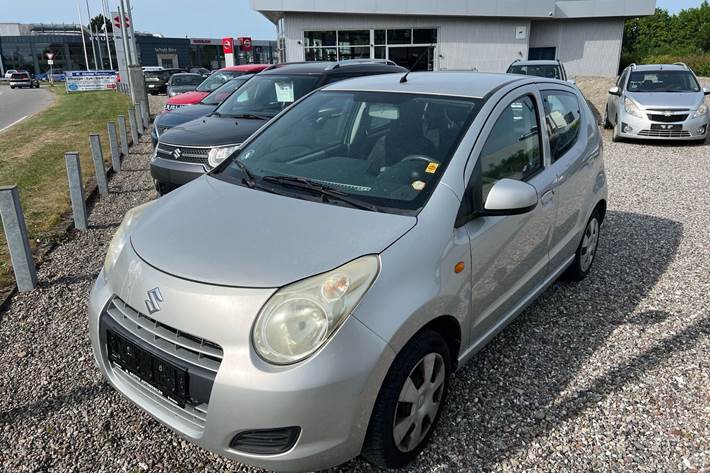 Grå Suzuki Alto fra 2011