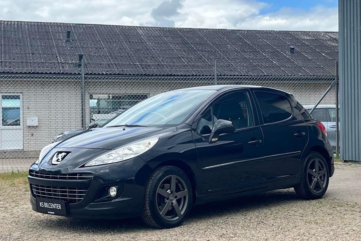 Sort Peugeot 207 fra 2010 set udefra