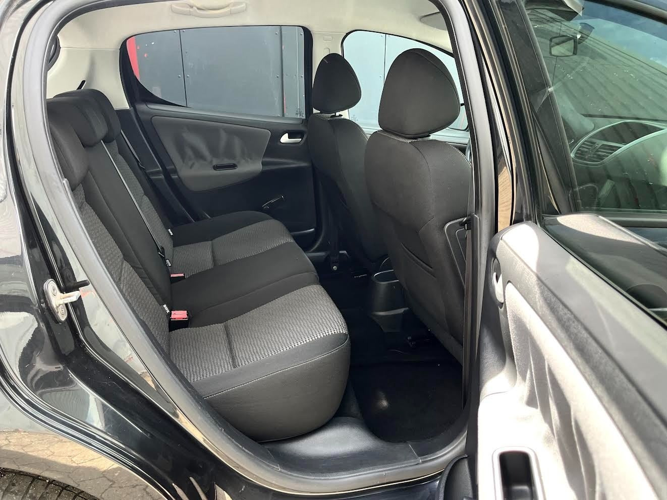 Sort Peugeot 207 fra 2010