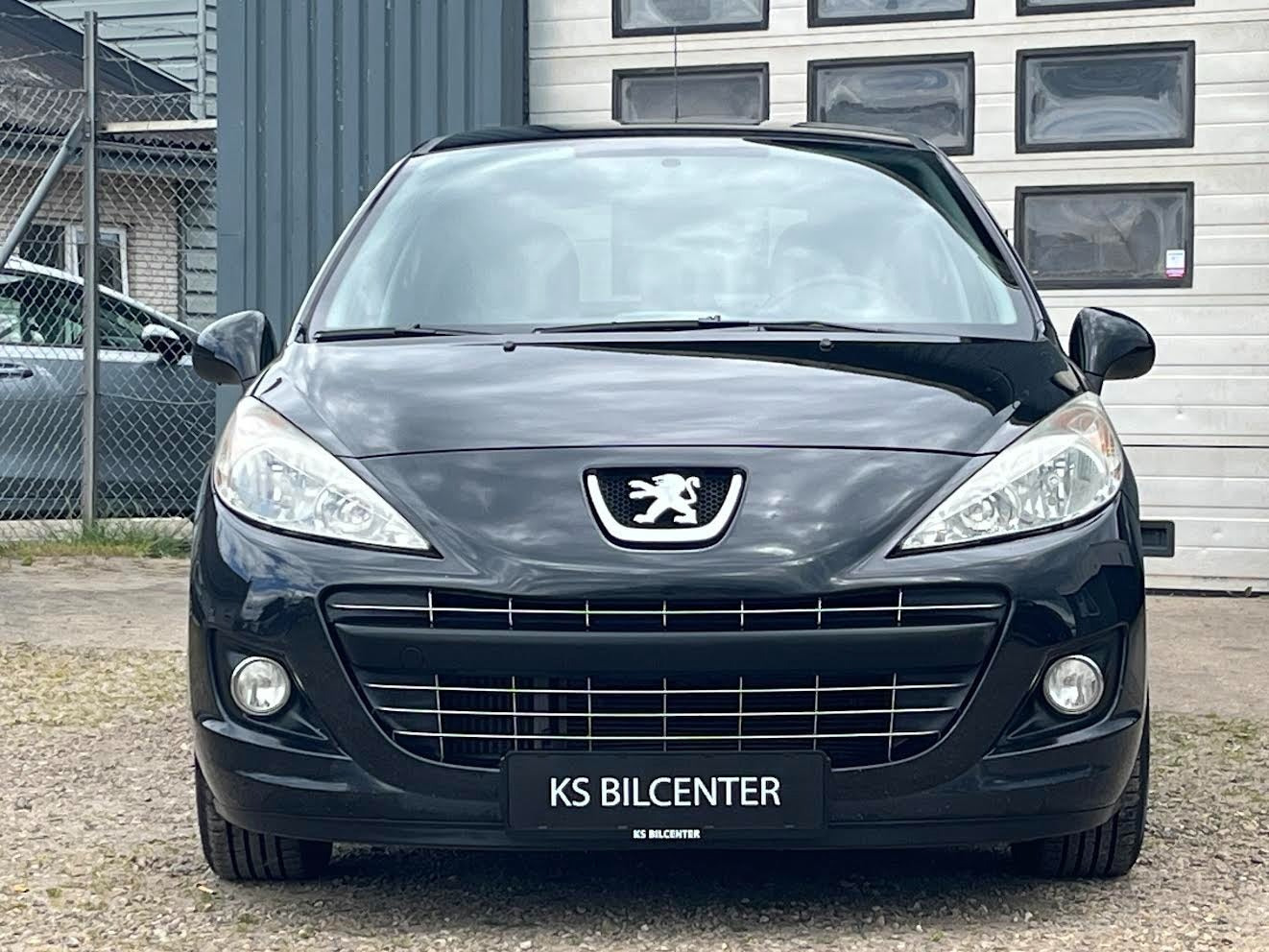 Sort Peugeot 207 fra 2010
