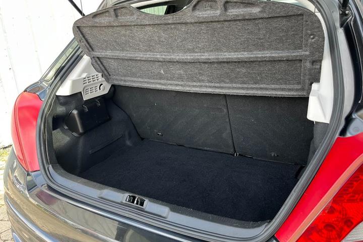 Sort Peugeot 207 fra 2010