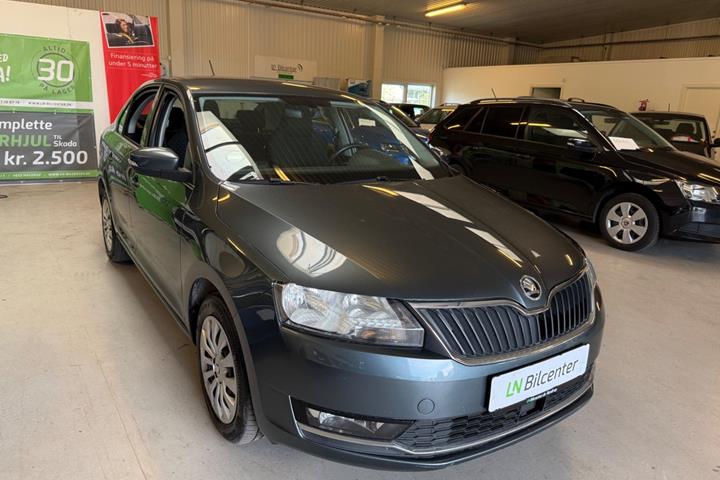 Grå Skoda Rapid fra 2019