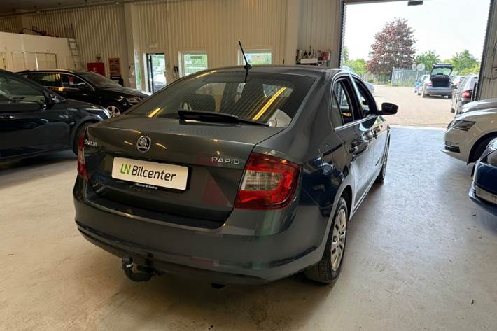Grå Skoda Rapid fra 2019