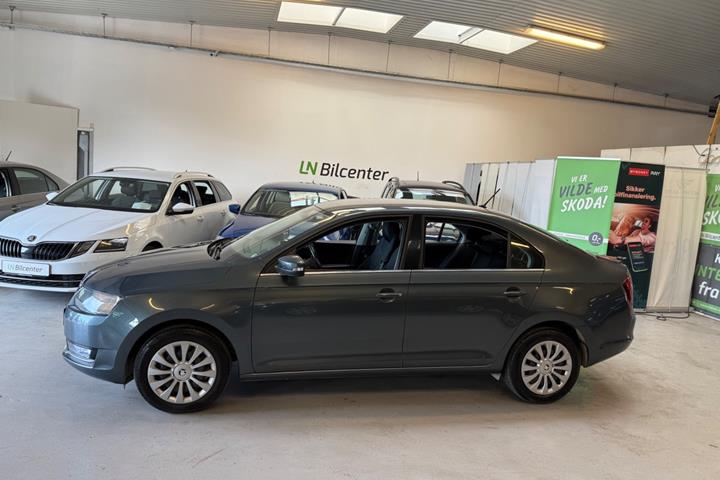 Grå Skoda Rapid fra 2019