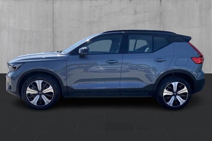 Grå Volvo XC40 fra 2023