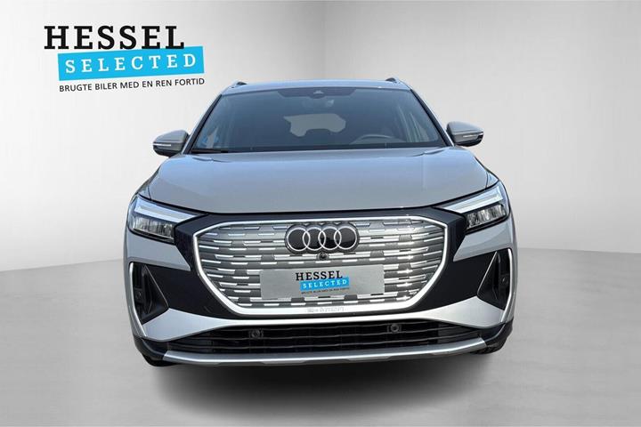 Grå Audi Q4 e-tron fra 2025