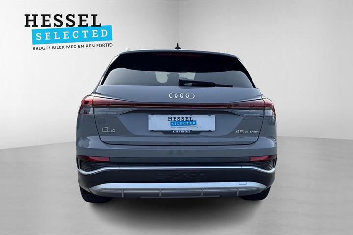 Grå Audi Q4 e-tron fra 2025
